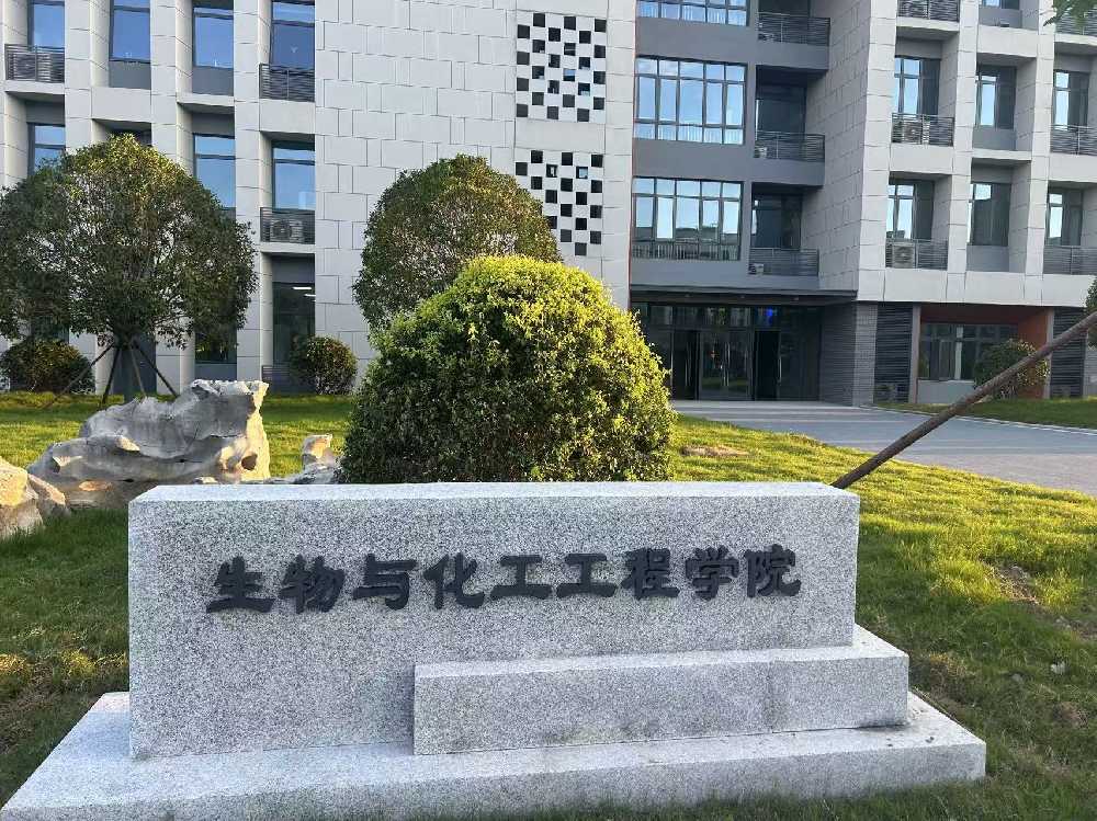 华容县扬州职业大学体育场高杆灯项目